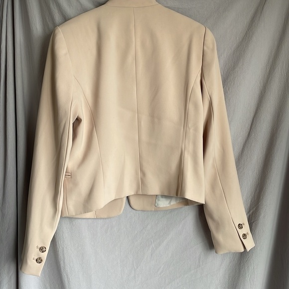 Forever 21 Crop Blazer - Picture 3 of 8